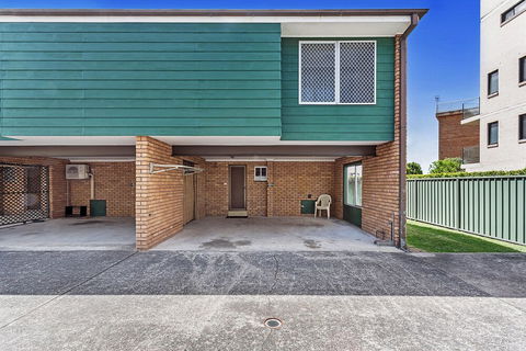 Macadamia Court 6 Nelson Bay - Perths Hotel 3