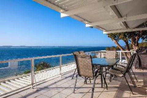3 Bedroom House Classic View 2 / 49 Victoria Parade FREE WIFI - Perths Hotel 0