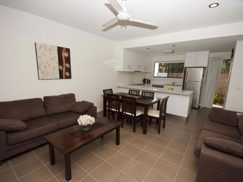 Woodville Beach Townhouse 6 - Perths Hotel 5