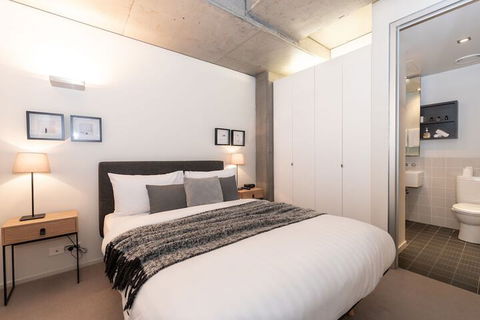 Luxury East Melbourne Apartment - Perths Hotel 6