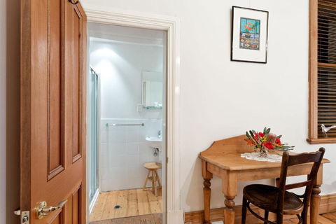 Annies Victorian Terrace Accommodation Fremantle - Perths Hotel 4