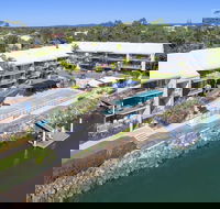 Noosa Shores Resort - Perths Hotel