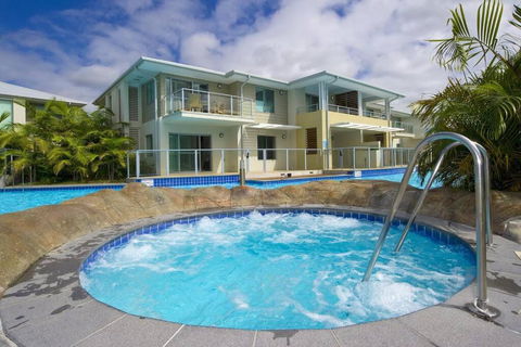Pacific Blue Pool Spa & More Available In Complex! - Perths Hotel 1