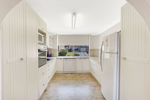The Dunes Opposite Fingal Bay Surf Club! - Perths Hotel 3