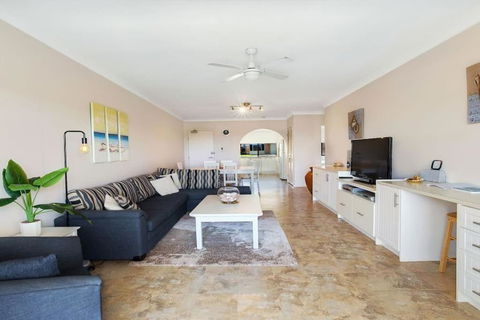 The Dunes Opposite Fingal Bay Surf Club! - Perths Hotel 5