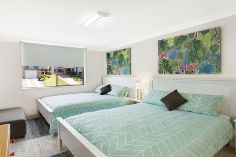 The Dunes Opposite Fingal Bay Surf Club! - Perths Hotel 1