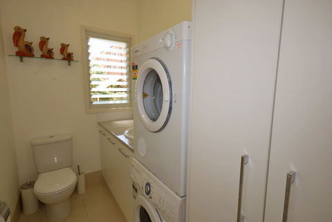Florida Unit 4 Shoal Bay - Perths Hotel 2