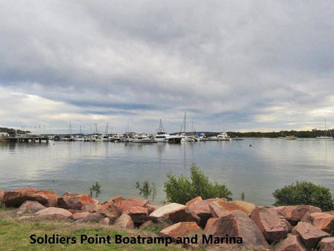 2 / 137 Soldiers Point Road Luxury Unit On The Waterfront With Aircon & Free Unlimited Wi Fi - Perths Hotel 1