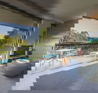 Footsteps to the Heart of Noosa and a View - Perths Hotel