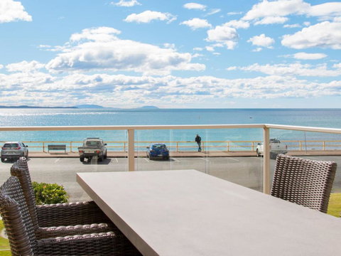 Oceanic 1 On Forster Main Beach! - Perths Hotel 5