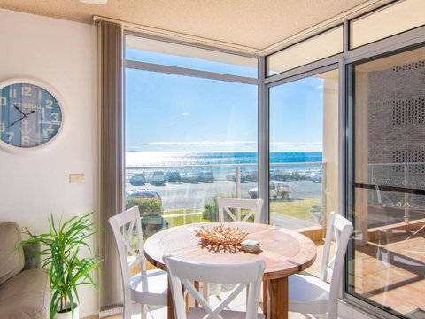 Oceanic 1 On Forster Main Beach! - Perths Hotel 6