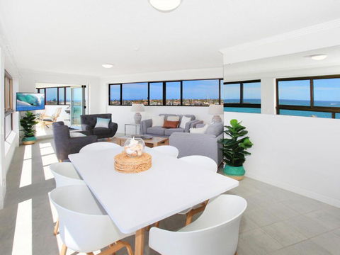 Parkyn Place 7 3 BDRM Oceanview Apt On Mooloolaba Spit - Perths Hotel 6