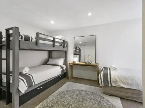 LOUTTIT BAY APARTMENT 2 Main Street With Wifi & Views - Perths Hotel 5
