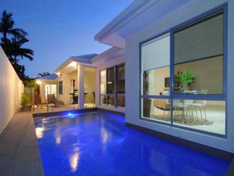 BEACH RETREAT At PALM COVE - Perths Hotel 0
