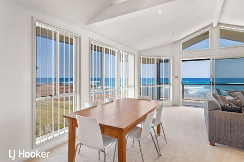 Absolute Waterfront At Anna Bay - Perths Hotel 6