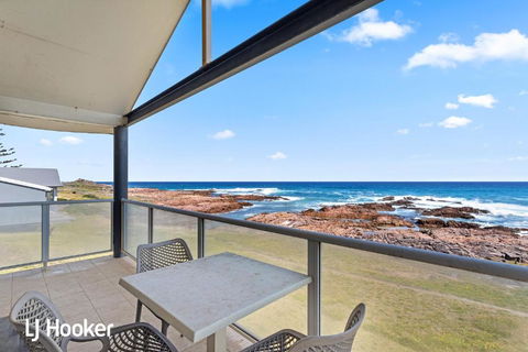 Absolute Waterfront At Anna Bay - Perths Hotel 5