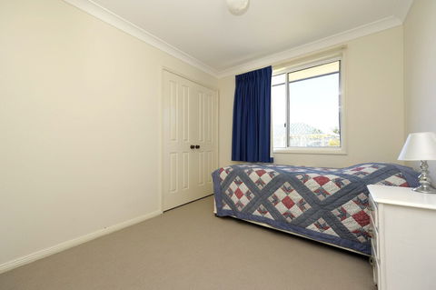 Reef Close 1 / 2 - Perths Hotel 1