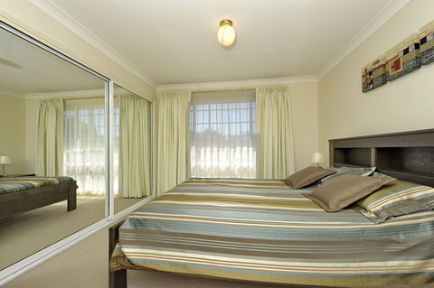 Reef Close 1 / 2 - Perths Hotel 4