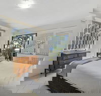 Hop Skip Jump Away From Hastings Unit 6 Descola 6 Noosa Drive - Perths Hotel