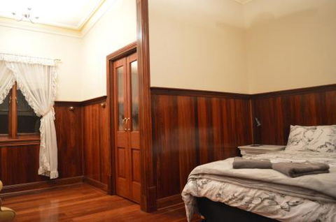 Gargoyle Lodge - Perths Hotel 0