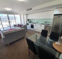 just listed Bolton St. 1br 350m walk to Newcastle beach  Wifi end Eand - Perths Hotel