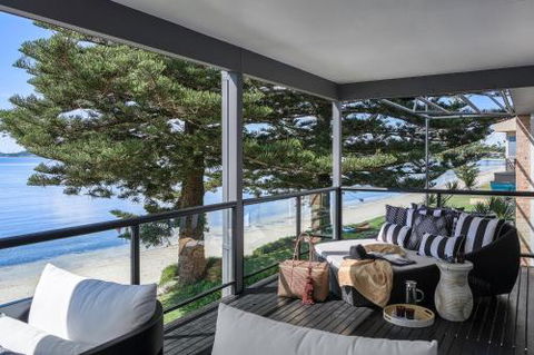 The Seaview Designer Beachfront House - Perths Hotel 0