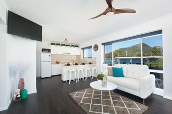 Shoal Towers Unit 4 / 11 Shoal Bay Road - Perths Hotel 0