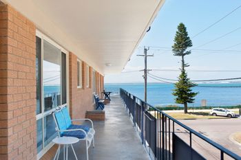 Shoal Towers Unit 4 / 11 Shoal Bay Road - Perths Hotel 1