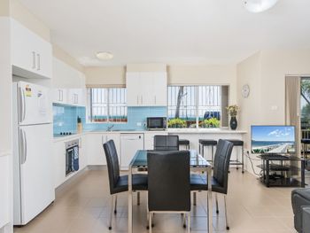 Bel Mare Unit 1 / 1 Shoal Bay Road - Perths Hotel 4