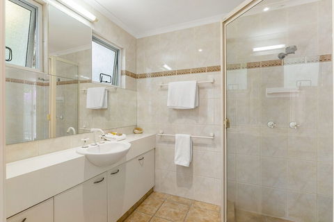 Stylish Apartment With Stunning Views Unit 7 Taralla 16 18 Edgar Bennett Avenue Noosa Heads - Perths Hotel 2