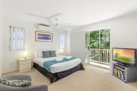 Stylish Apartment With Stunning Views Unit 7 Taralla 16 18 Edgar Bennett Avenue Noosa Heads - Perths Hotel 5