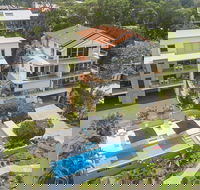 Stylish Apartment With Stunning Views Unit 7 Taralla 16 18 Edgar Bennett Avenue Noosa Heads - Perths Hotel