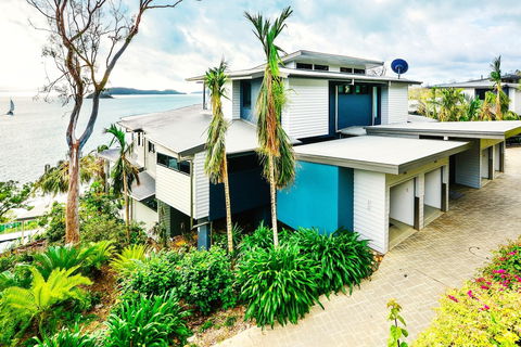 Villa 12 The Edge Oceanfront Deluxe 3 Bedroom Near Marina With Golf Buggy - Perths Hotel 1