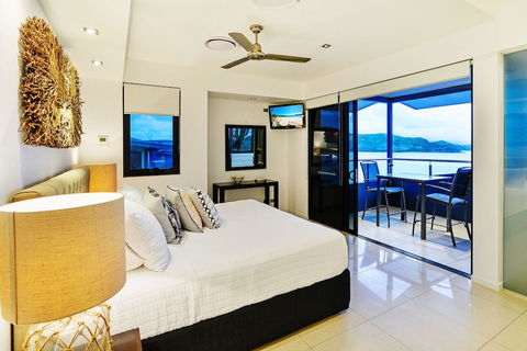 Villa 12 The Edge Oceanfront Deluxe 3 Bedroom Near Marina With Golf Buggy - Perths Hotel 4