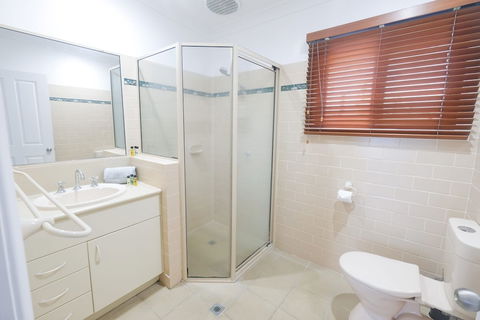 Absolute Airlie Airlie Beach - Perths Hotel 2