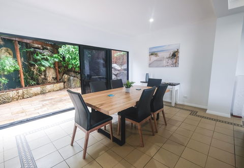 Absolute Airlie Airlie Beach - Perths Hotel 5