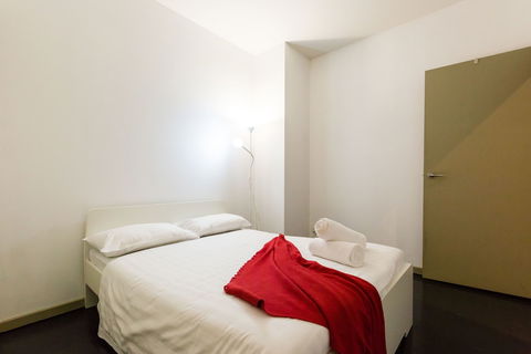 MEGAN, 2BDR Melbourne Apartment - Perths Hotel 4