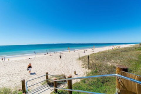 Large Family Waterfront Home With Room For A Boat Welsby Pde Bongaree - Perths Hotel 0