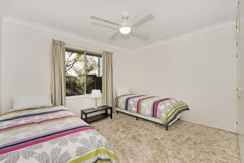Large Family Waterfront Home With Room For A Boat Welsby Pde Bongaree - Perths Hotel 7
