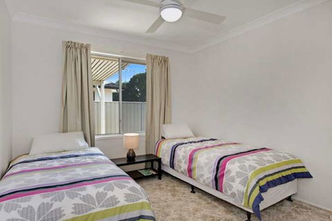 Large Family Waterfront Home With Room For A Boat Welsby Pde Bongaree - Perths Hotel 6