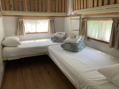 Daysy Hill Country Cottages - Perths Hotel 1
