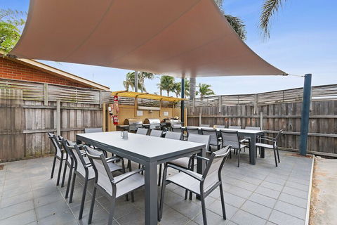 Allambi Holiday Apartments - Perths Hotel 2