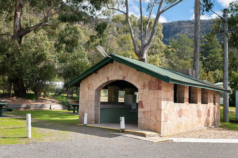 Breeze Holiday Parks - Halls Gap - Perths Hotel 2