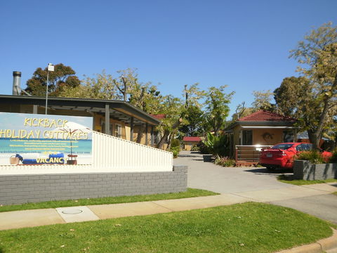Kickback Cottages - Perths Hotel 0