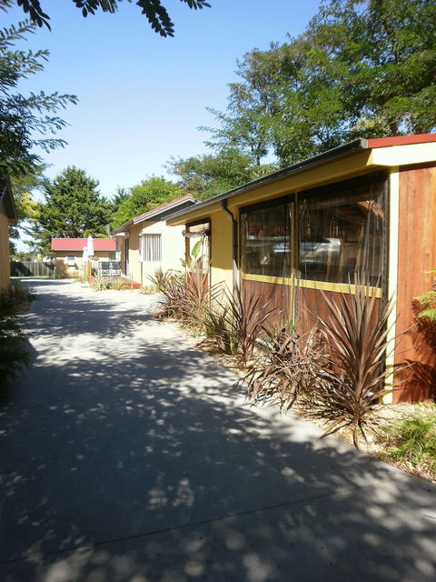 Kickback Cottages - Perths Hotel 2