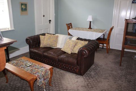 Westbury Gingerbread Cottages - Perths Hotel 4