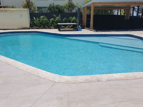 Burleigh Esplanade Apartments - Perths Hotel 5