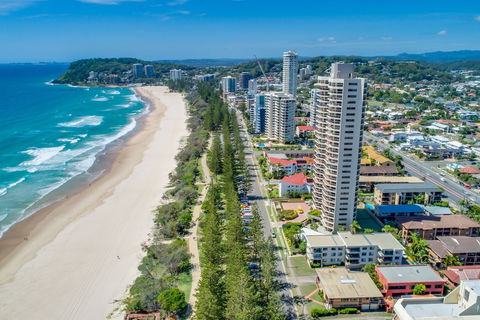 Burleigh Esplanade Apartments - Perths Hotel 2