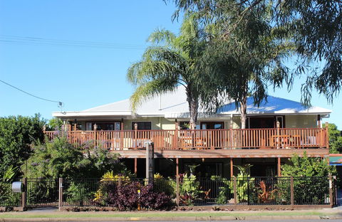 Five 3 Five - The Beachside Barracks - Perths Hotel 0