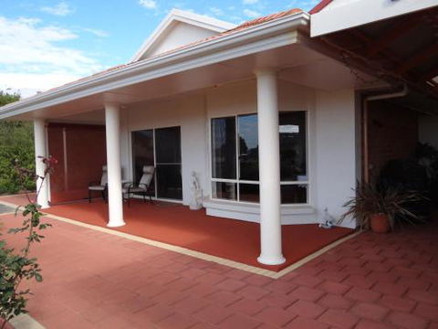 Close Encounters Bed & Breakfast - Perths Hotel 0
